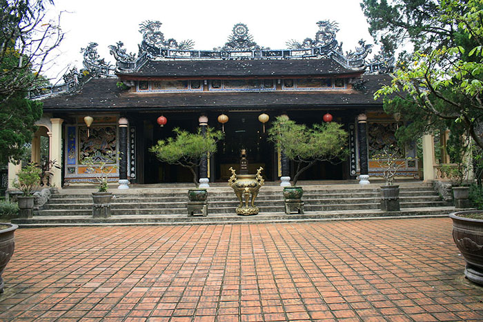 pagode de tu hieu ville de hue temple principal
